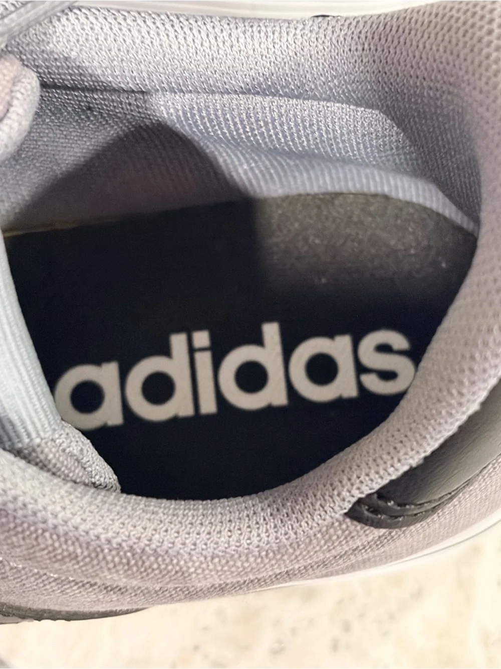 Unisex Gray Canvas Adidas. Daily 4.0. Size 6 men. Size 7 women. Like new.